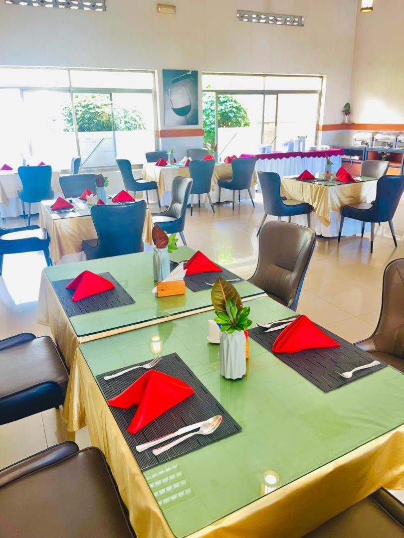 Nobleza Hotel Кигали Екстериор снимка