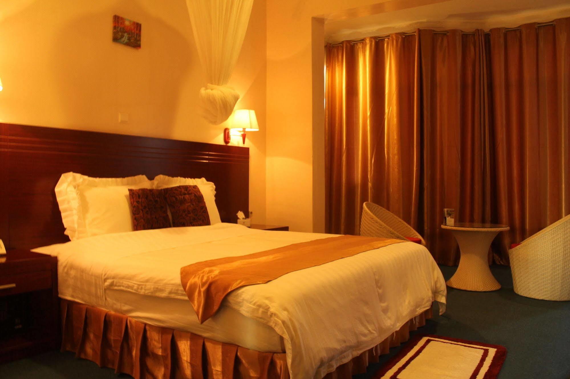 Nobleza Hotel Кигали Екстериор снимка