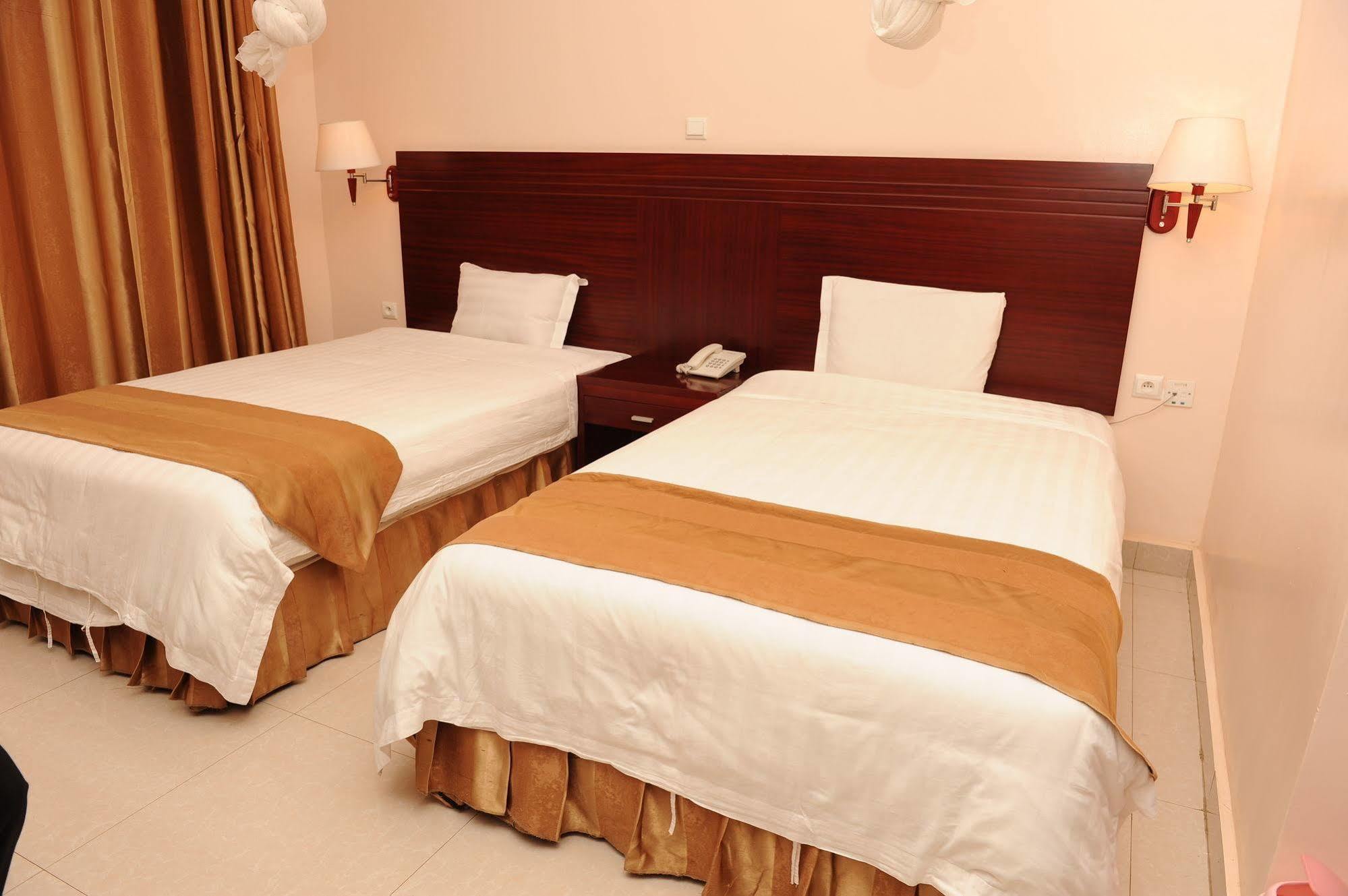 Nobleza Hotel Кигали Екстериор снимка