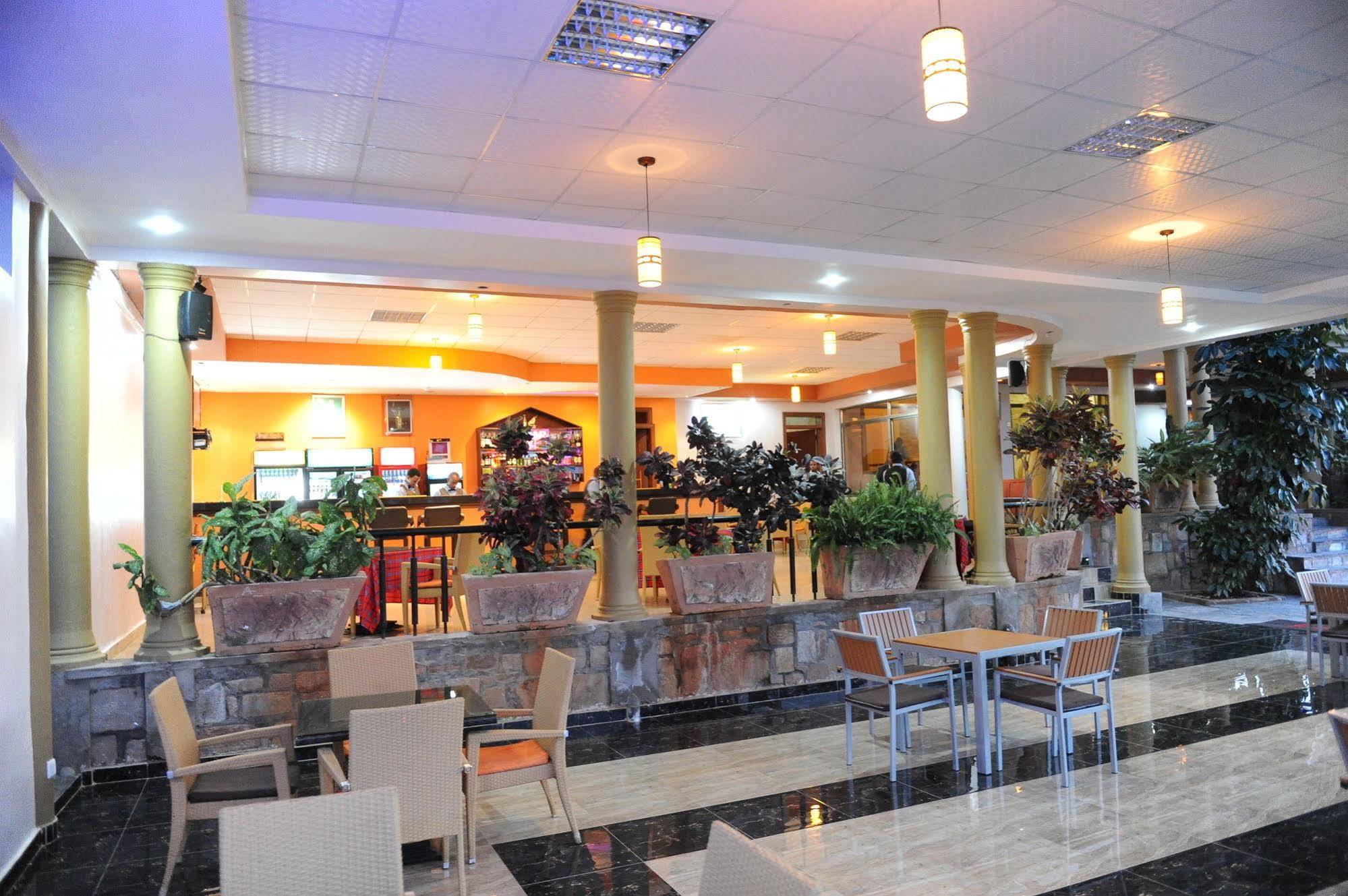 Nobleza Hotel Кигали Екстериор снимка