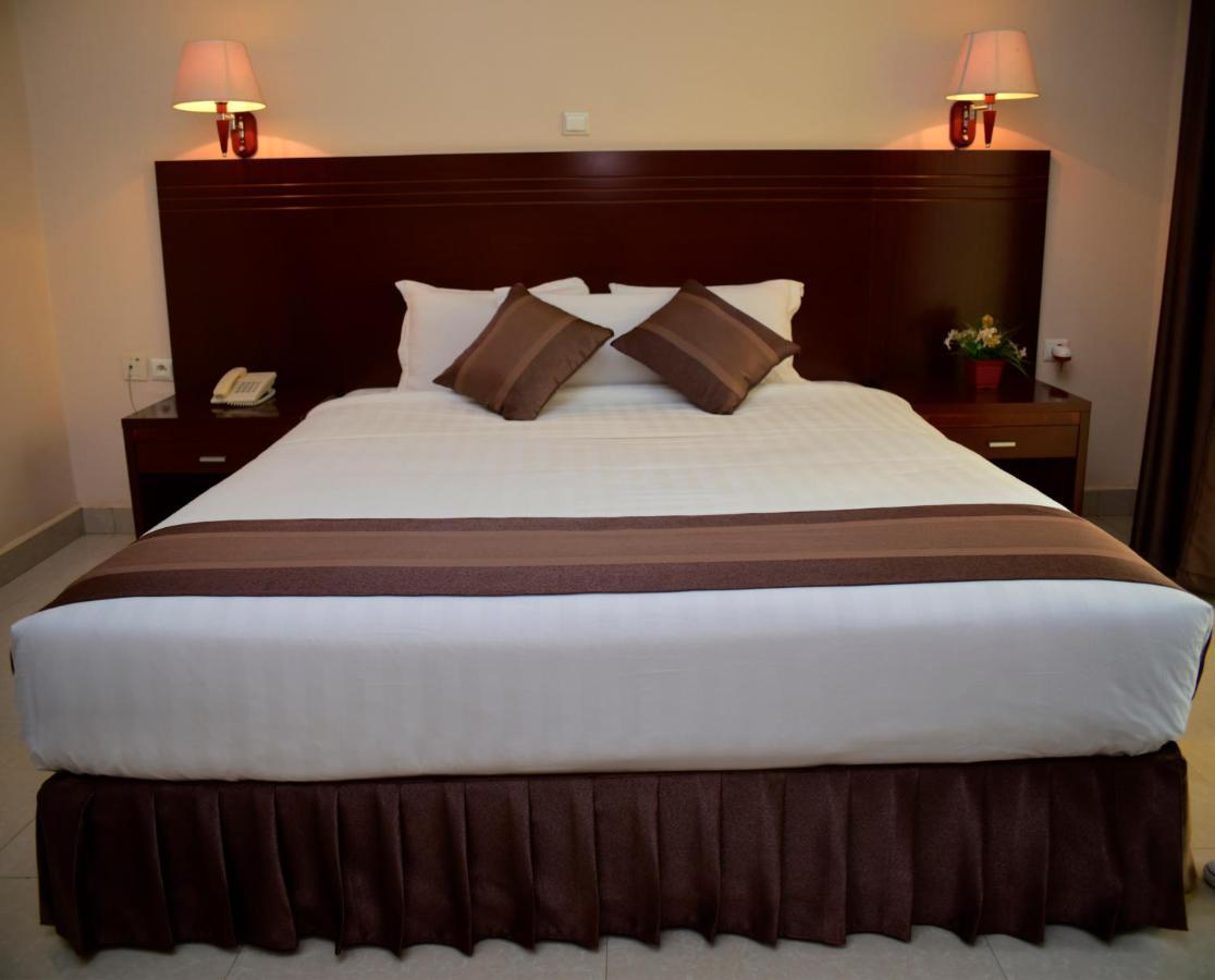 Nobleza Hotel Кигали Екстериор снимка